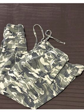 Almost Famous Camo Jogger Pants in Green & Gray